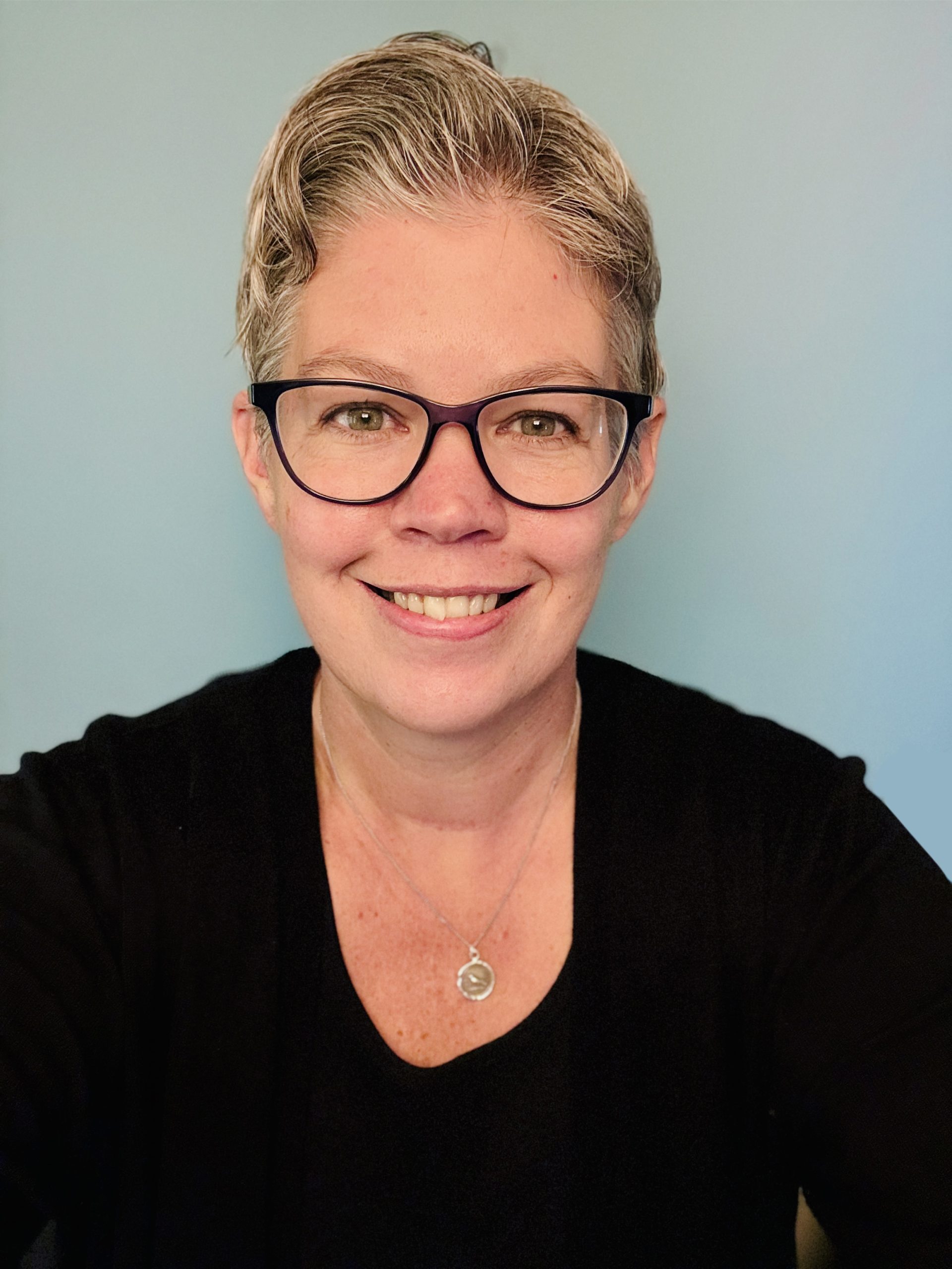 Julie Bateman Profile Pic 2025 Julie Bateman is an experienced graphic designer in Barrie, Ontario, Canada